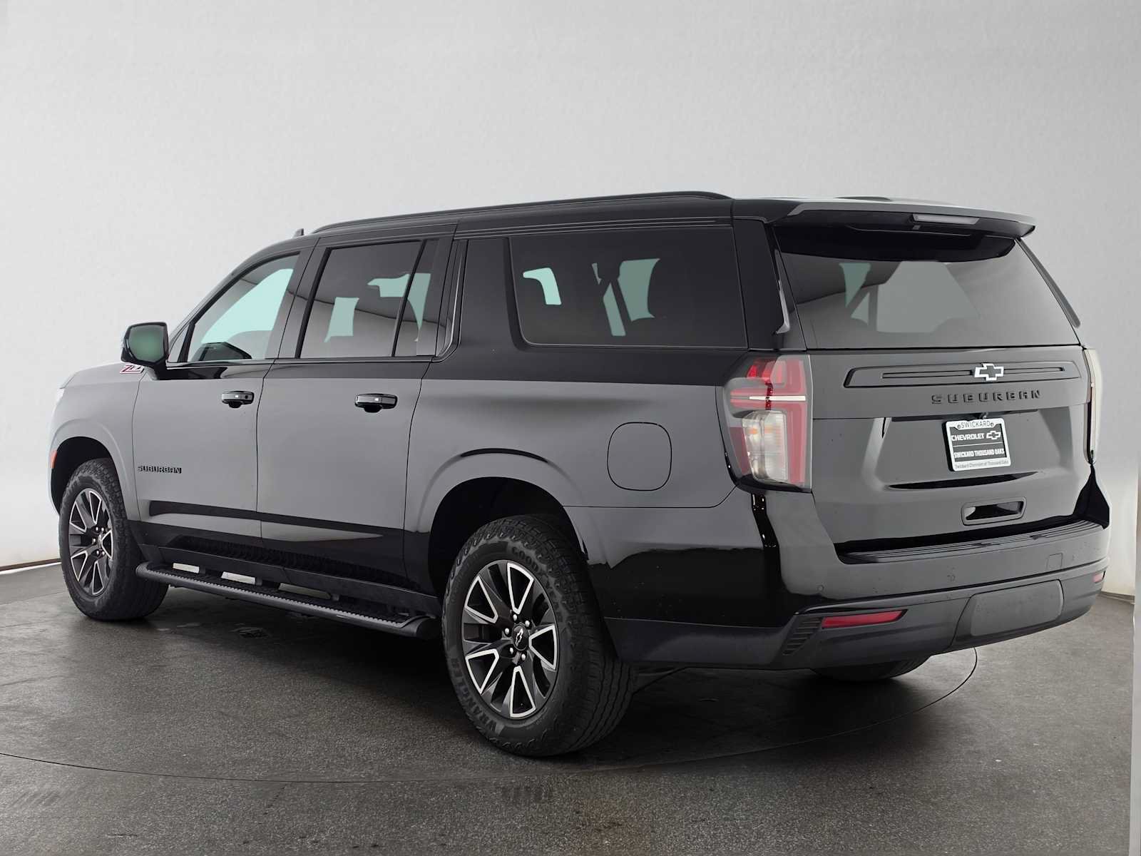 Used 2023 Chevrolet Suburban Z71 w/ Luxury Package AWD/4WD image 5