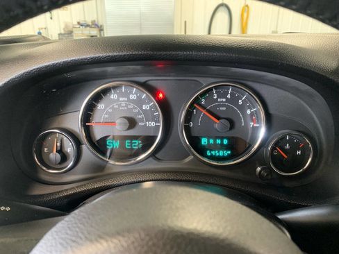 Used 2016 Jeep Wrangler Unlimited Sahara w/ Connectivity Group image 16