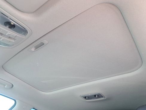 Used 2022 Kia Niro EX Premium image 16