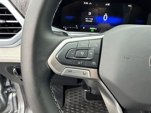 Certified 2025 Volkswagen Taos SE w/ Panoramic Sunroof Package image 15