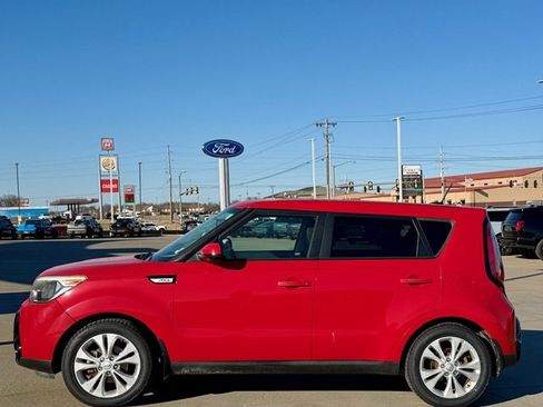 Used 2016 Kia Soul + image 2