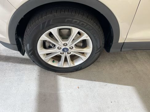 Used 2017 Ford Escape SE AWD/4WD image 10