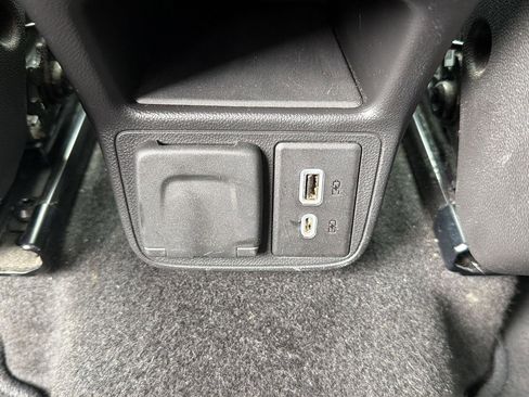 Used 2021 Buick Encore GX Essence AWD/4WD image 29