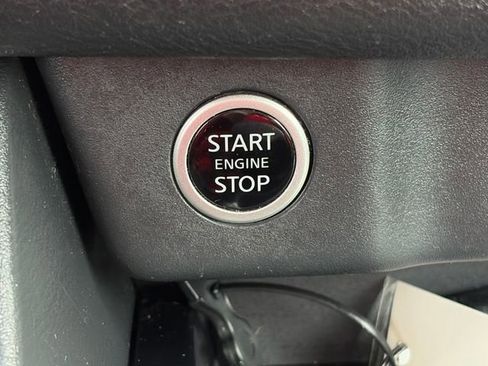 Used 2023 Nissan Rogue S image 41