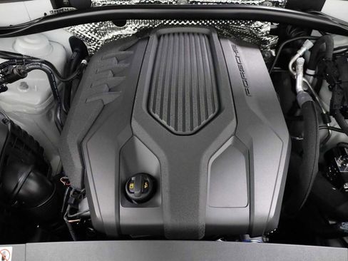 Certified 2026 Porsche Macan image 42