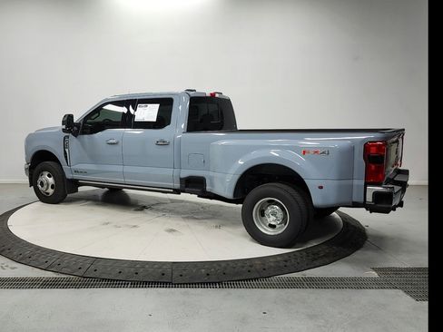 Used 2025 Ford F350 Lariat w/ Lariat Ultimate Package AWD/4WD image 5