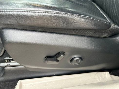 Used 2021 Chrysler Pacifica Touring-L FWD image 12