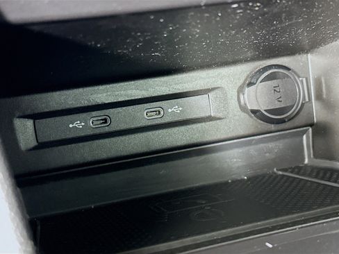 Used 2023 Volkswagen Tiguan SE image 25