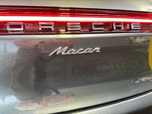 Certified 2026 Porsche Macan AWD/4WD image 19