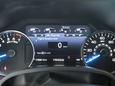 Used 2017 Ford F150 Platinum w/ Equipment Group 701A Luxury image 21