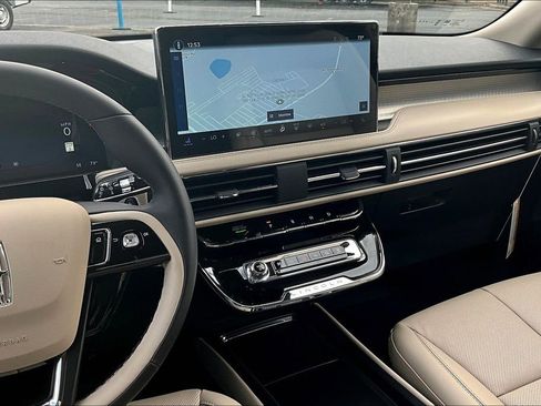 New 2026 Lincoln Corsair Premiere image 7