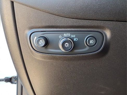 Used 2020 Chevrolet Equinox LT w/ Driver Convenience Package image 16