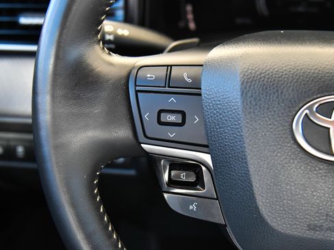Used 2025 Toyota Camry SE w/ Convenience Package FWD image 34
