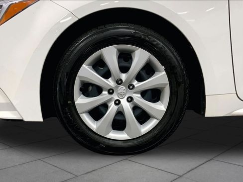 Used 2024 Toyota Corolla LE FWD image 11