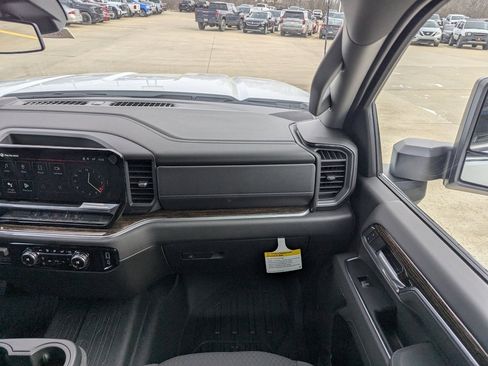 New 2026 GMC Sierra 2500 SLE image 4