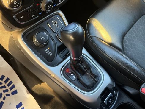 Used 2021 Jeep Compass Latitude w/ Convenience Group image 19