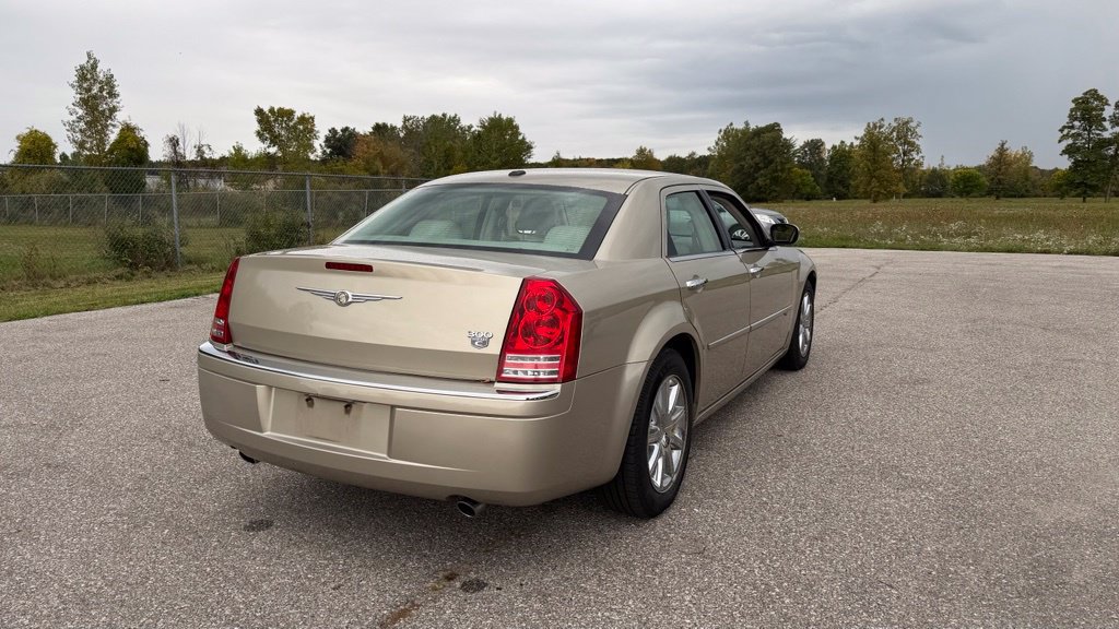 Used 2009 Chrysler 300 C RWD image 8