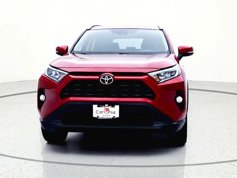 Used 2021 Toyota RAV4 XLE Premium image 2