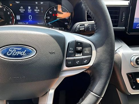 Used 2023 Ford Explorer XLT w/ Equipment Group 202A AWD/4WD image 18