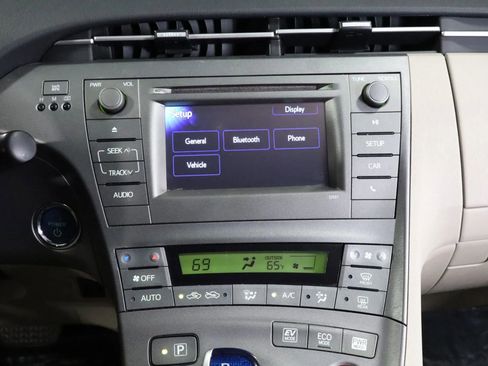 Used 2015 Toyota Prius Two image 17