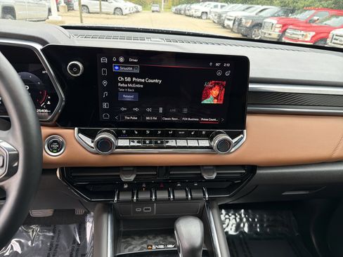 Used 2024 GMC Canyon AT4 w/ AT4 Premium Package image 17