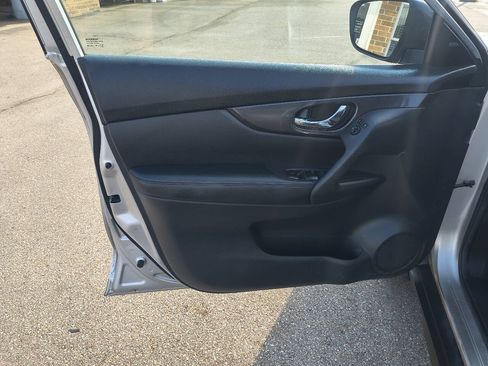 Used 2017 Nissan Rogue SV AWD/4WD image 20