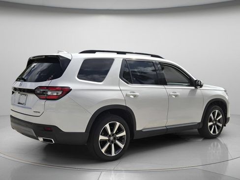 Used 2023 Honda Pilot Touring image 7