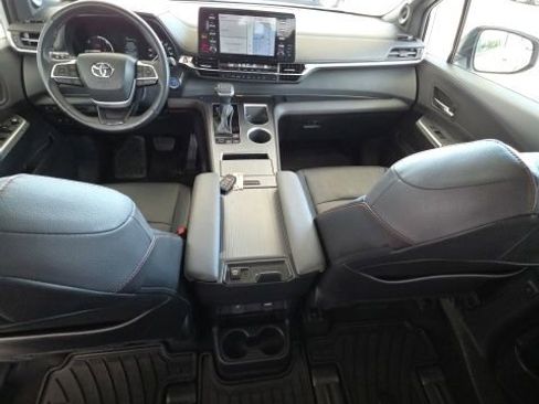 Used 2024 Toyota Sienna XSE w/ XSE Plus Package AWD/4WD image 16