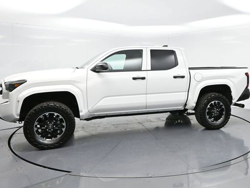 Used 2024 Toyota Tacoma SR AWD/4WD image 4