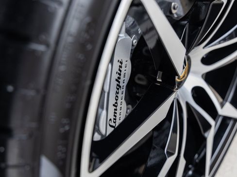 Used 2018 Lamborghini Aventador S image 20