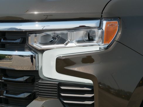 Used 2023 Chevrolet Silverado 1500 LT AWD/4WD image 16