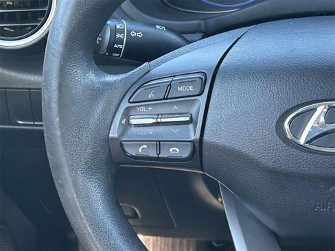 Used 2021 Hyundai Kona SE image 19