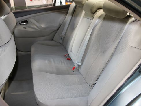 Used 2010 Toyota Camry LE FWD image 22