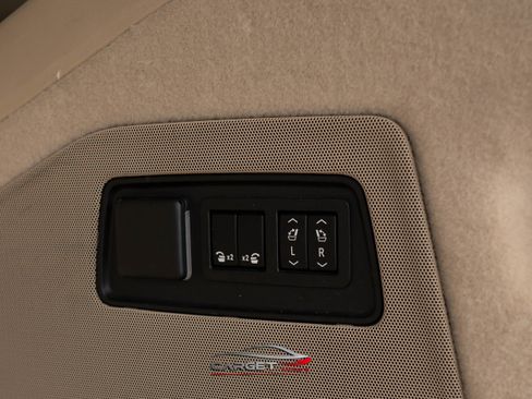 Used 2021 Cadillac Escalade Premium Luxury image 52