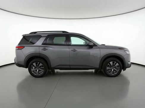 Used 2025 Nissan Pathfinder SV image 11