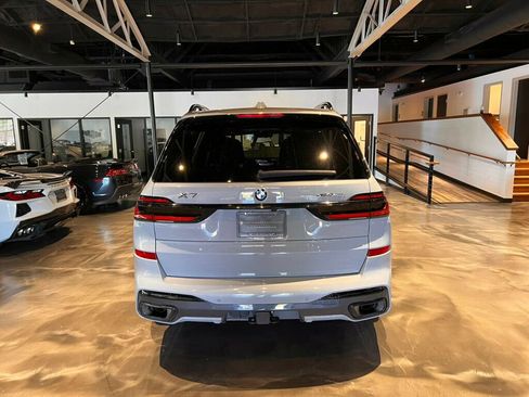 Used 2024 BMW X7 xDrive40i w/ M Sport Package AWD/4WD image 4