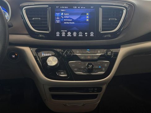 Used 2017 Chrysler Pacifica Touring Plus FWD image 37