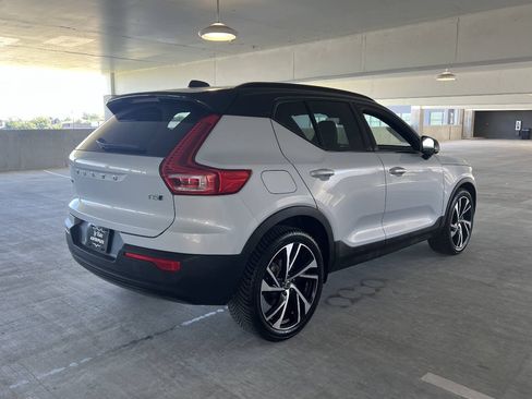 Used 2021 Volvo XC40 T5 R-Design w/ Advanced Package AWD/4WD image 29