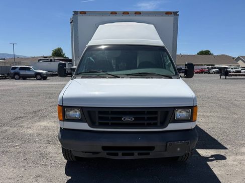 Used 2005 Ford E-350 and Econoline 350 Super Duty RWD image 8