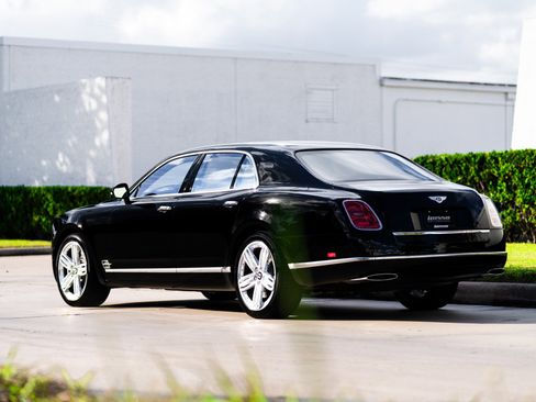 Used 2015 Bentley Mulsanne image 3