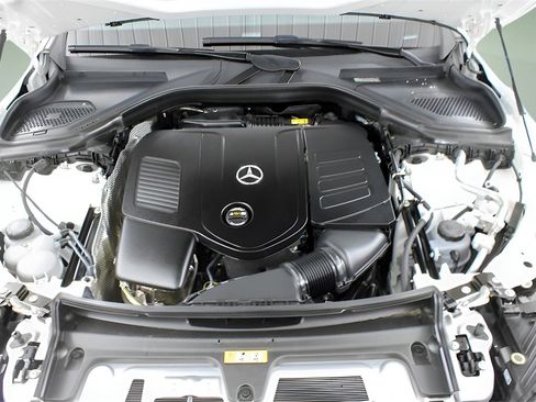 Used 2024 Mercedes-Benz GLC 300 4MATIC image 27