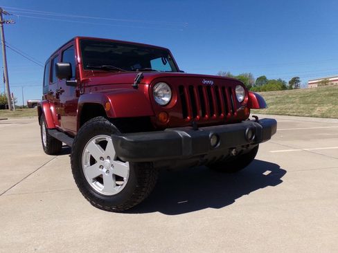 Used 2007 Jeep Wrangler Unlimited Sahara w/ Dual Top Group image 8