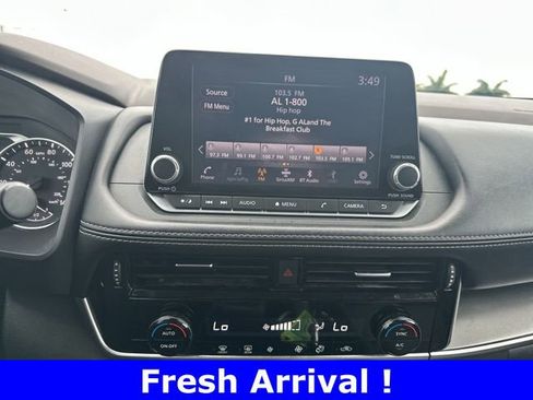 Used 2023 Nissan Rogue SV image 25