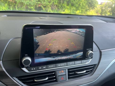 Used 2025 Nissan Altima 2.5 SV FWD image 38