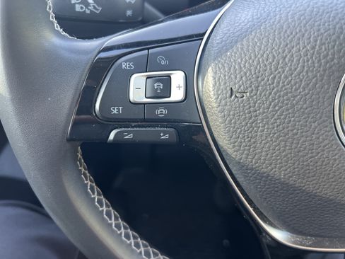 Used 2021 Volkswagen Tiguan SE FWD image 15