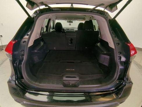 Used 2018 Nissan Rogue SV FWD image 25