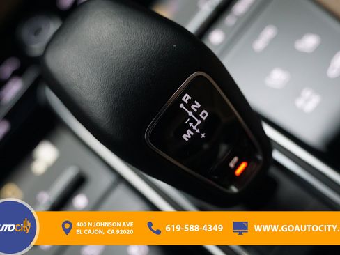 Used 2022 Porsche Cayenne Platinum Edition image 29