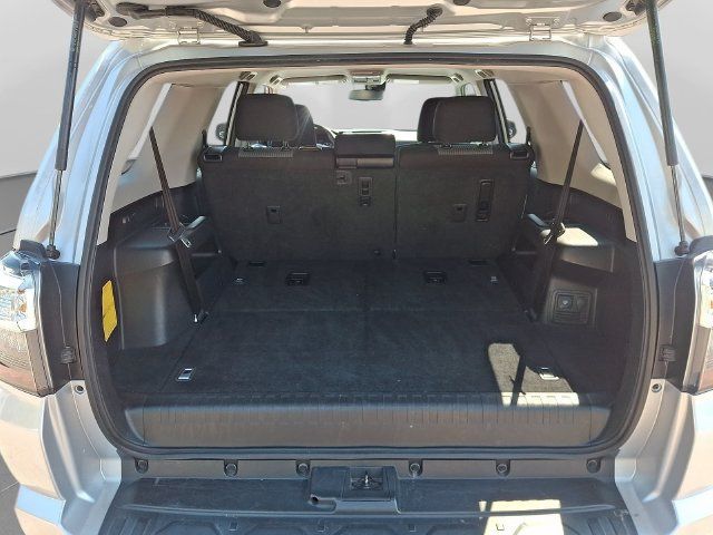 Used 2022 Toyota 4Runner SR5 AWD/4WD image 31