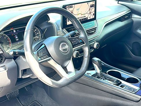 Used 2024 Nissan Altima 2.5 SV w/ SV Premium Package FWD image 12