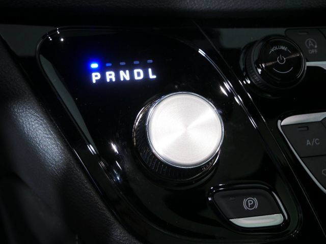 Certified 2025 Chrysler Pacifica Limited FWD image 33
